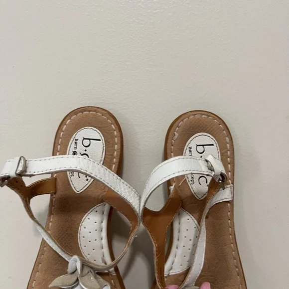 B.O.C. White leather flat sandal in size 9 - Picture 3 of 12